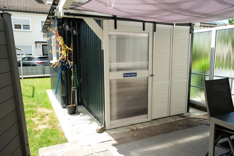 Gemütliches & bezugsfertiges Reihenmittelhaus in ruhiger, zentraler Lage von Senden Ay – Terrasse + Gartenhaus