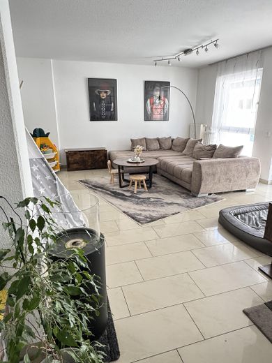 3,5-Zimmer-Wohnung mit Balkon im Zentrum von  Rastatt – Wohnzimmer