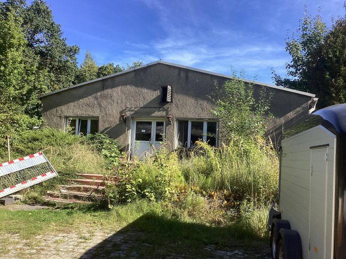 Mehrzweckgebäude leerstehend