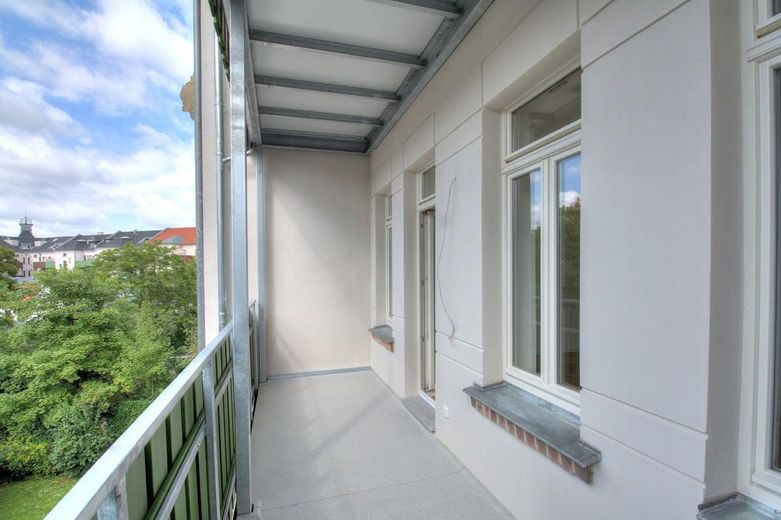 Appartamento di alta qualità, ristrutturato, con 3 locali, cucina componibile di lusso, terrazza e area giardino – Foto 4