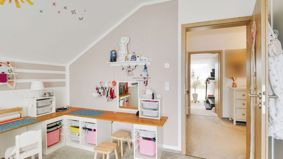 *** Exklusives KfW-40-Plus-Einfamilienhaus mit PV-Anlage, Erdwärmepumpe, Doppelgarage – OG_Kinderzimmer