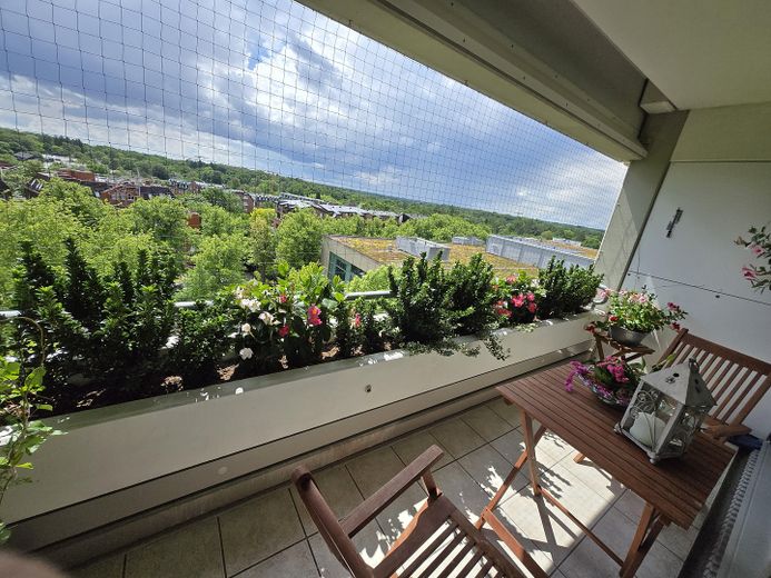 Lichtdurchflutete 3-Zimmer-Wohnung im 7. OG über dem AEZ mit spektakulärem Hamburg-Blick und Loggia! – Große Süd-Südwest-Loggia