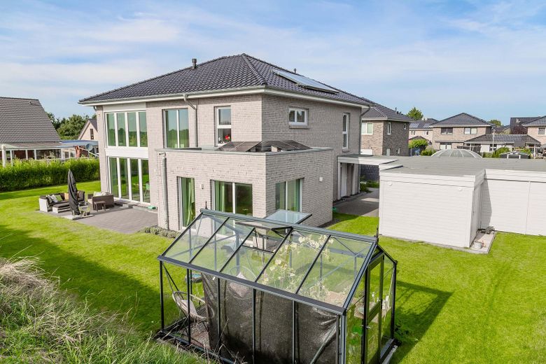 Garten mit viel Sonne