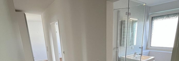 Modernisierte, helle 2-Zimmer-Wohnung mit Wohnküche – Eingang