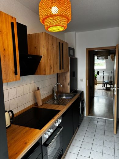 niepowtarzalne, zmodernizowane mieszkanie na poddaszu 2,0 pok. kuchnia z EBK/łazienka z wanną - ok. 55,96m² - Schloßchemnitz – 260706_MW_ETW_Nr.12 DG_rechts_BS8_KMS_Bilder_012_Kueche