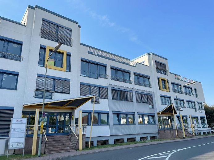 Repräsentatives Chefbüro 60 m² + Büro 38 m² – ab 750 € all-in, FFM – Front