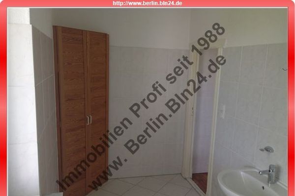 Mietwohnung mit Gemeinschaftsgarten - Duschbad mit Fenster