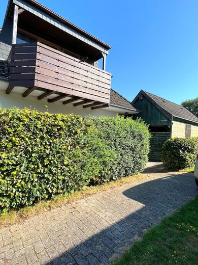 Charmante vermietete Souterrain-Wohnung mit 3 Zimmern, Einbauküche und separatem Eingang in ruhiger Lage – Privater Eingang
