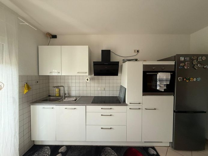 Gut geschnittene 2 Zimmer Wohnung im 2. OG mit Balkon ab dem 01.12.2026. – Einbauküche Übernahme möglich