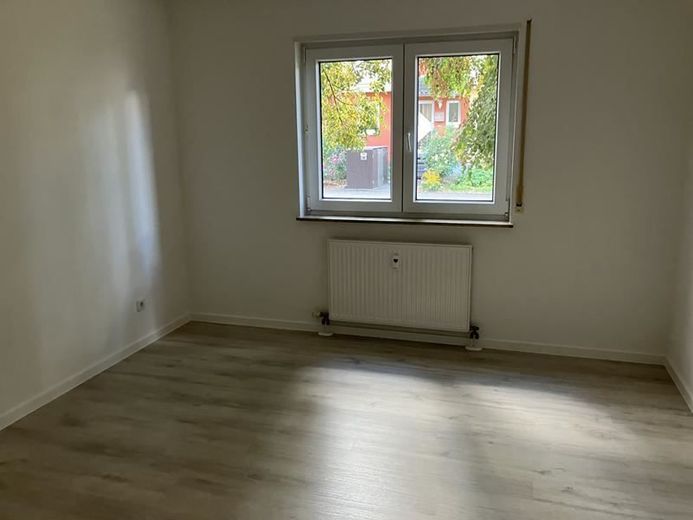 Gemütliche 3-Zimmer mit Tiefgarage, 2xBalkon, Wannenbad mit Fenster und Lam. in sehr guter Lage! – Musterfoto Nachbarwohnung