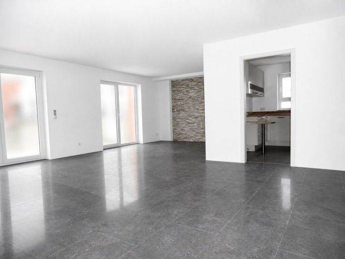 Appartement moderne de 3,5 pièces avec terrasse à Offenburg – Photo 1