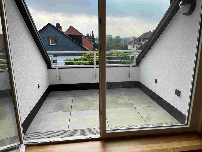 Uso proprio/investimento: edificio plurifamiliare completamente ristrutturato a regola d’arte, con 3 unità abitative di pregio su 4 piani – Balkon Dachgeschoss