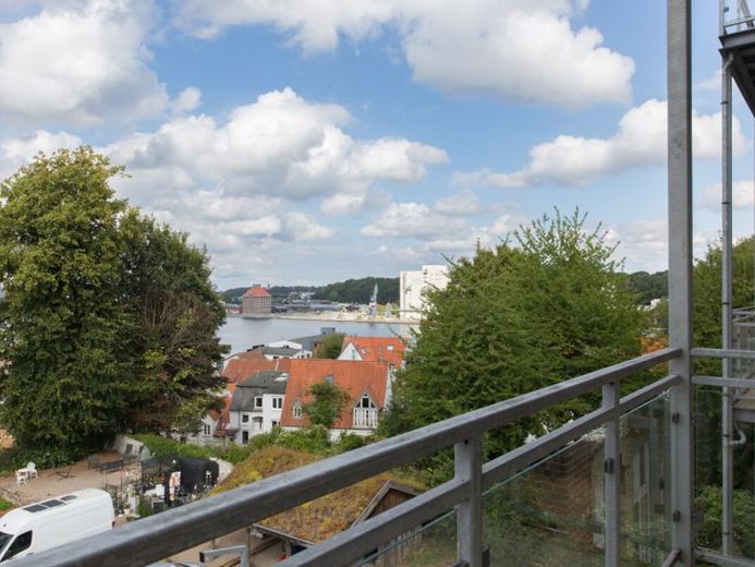 Vivir con vistas panorámicas – Vivienda reformada con vistas al fiordo de Flensburg – Foto 1
