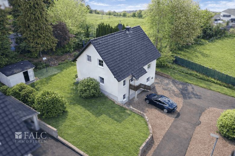 Wohnqualität neu definiert - Ihr neues Zuhause mit Gartenidylle – Außenansicht