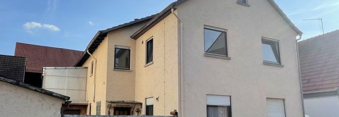 Jetzt investieren - Zentral gelegenes 2-Familienhaus mit 190m² Wohnfläche, Hof und 2 Garagen