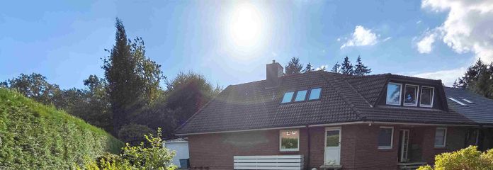 One Roof – Two Self-Contained Houses – Zufahrt