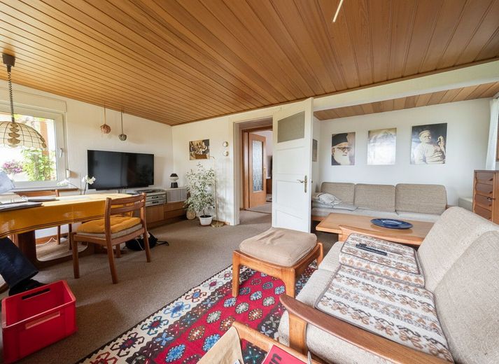 Bungalow mit Traum-Grundstück und Raum für eigene Ideen in toller Lage von Hamburg Kirchwerder – Wohnzimmer