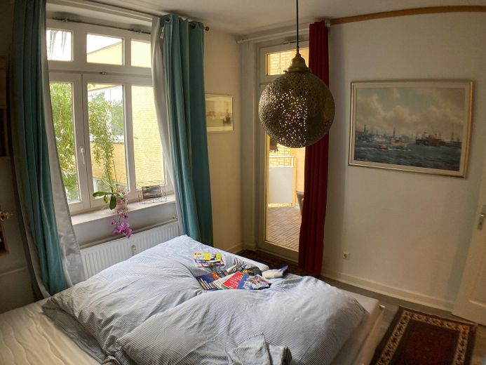 ***Top-Location: Appartment in Hamburg City Center for furnished sub-lease – Sleeping Room
