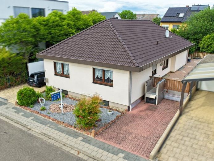 Exklusiver Bungalow mit barrierefreiem Wohnkonzept und großer Dachterrasse – Foto 1