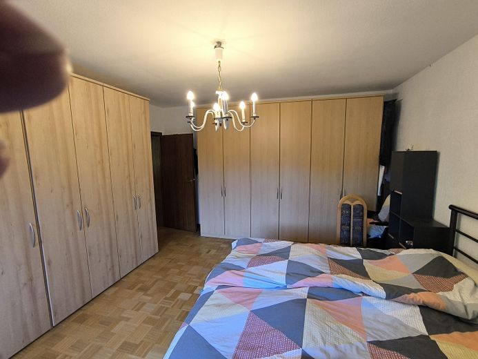 2-Familienhaus mit großem Garten – EG-Schlafzimmer