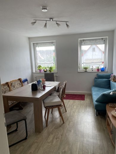 Helle, gemütliche 3-Zimmer-Wohnung, mit Balkon – Kind