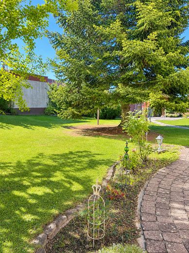 Viel Raum. Viel Privatsphäre. Viel Lebensqualität - schönes Einfamilienhaus in Herdwangen-Schönach – Garten Teilansicht