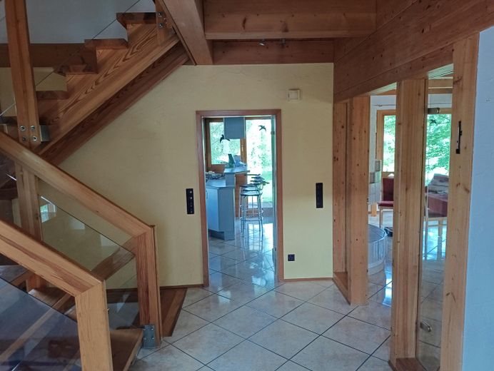Einzigartiges Holzhaus im Grünen in Randlage und doch zentral – Foto 38