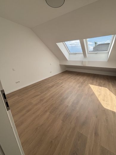 शानदार और ऊर्जा-कुशल अटारी अपार्टमेंट (KfW40) - 3 कमरे – Großzügiges Schlafzimmer
