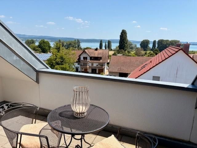 Vivere dove gli altri vanno in vacanza - moderna casa a schiera con una splendida vista sul lago sulla Höri – Dachterrasse mit Seeblick