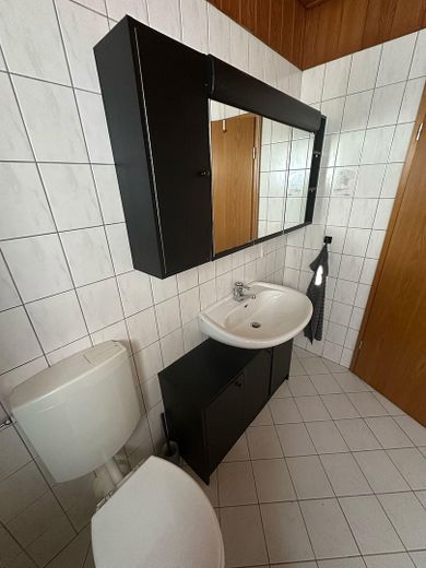 Zuhause mit 3 Zimmern und Balkon in Olpe Zentrum – Badezimmer 2