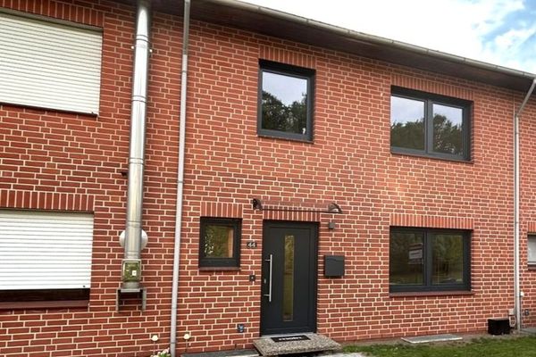 Syke! - freshly renovated mid-terrace house with garage and terrace - ready for occupancy and for sale!