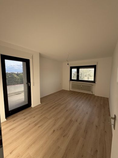 Première occupation après rénovation complète – appartement exclusif de 3 pièces avec loggia orientée plein sud – Modernes Schlafzimmer