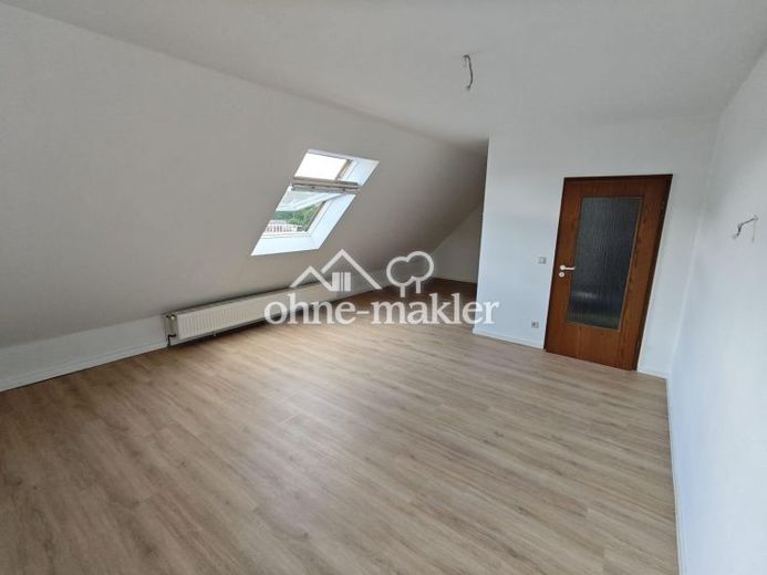 Renovated 2-room attic apartment with high-quality fitted kitchen in a central location in Iserlohn – Photo 1