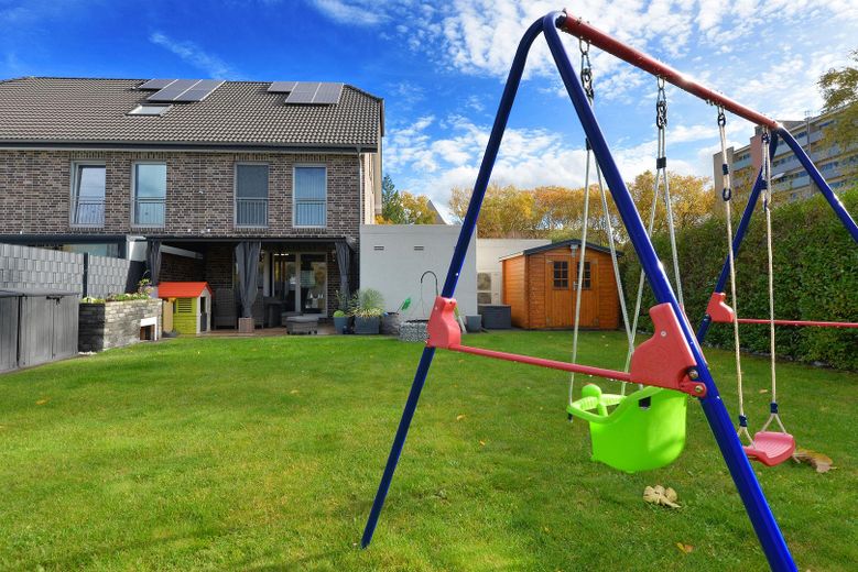 Top-Modernes Einfamilienhaus aus 2020 - Provisionsfrei vom Eigentümer – Gartenansicht Bild 2
