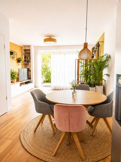Wohnen im Grünen: Modernes Townhouse mit Garten und zwei Dachterrassen – Essbereich