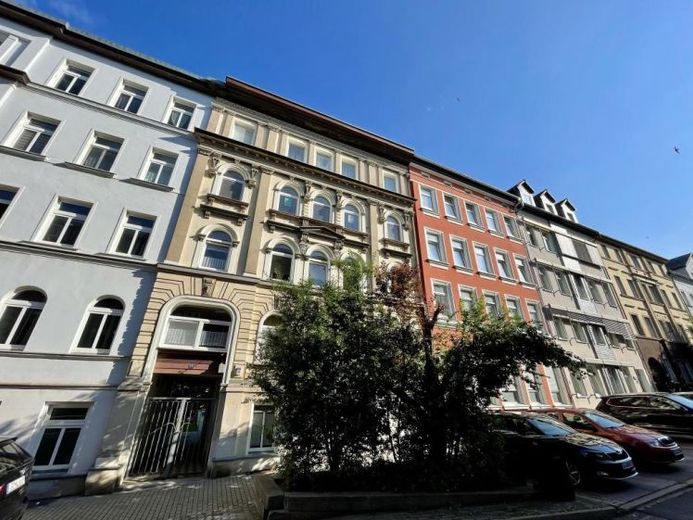 Modern sanierte 4 Raum-Wohnung mit Balkon und schickem Bad! – Foto 1