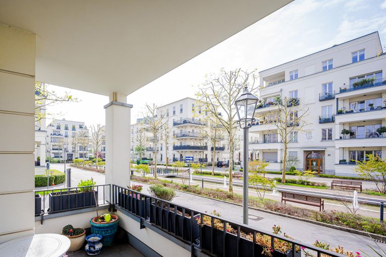 Luxuriöse, moderne 5-Zimmer Maisonette Wohnung mit TG-Stellplatz und Balkon in Südwest-Lage – Blick vom Balkon 1