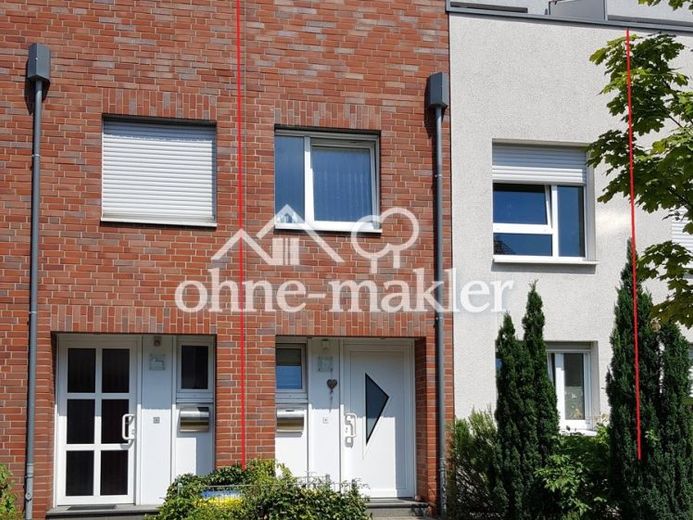 Schönes, ruhig gelegenes Reihenmittelhaus (Energiekl. B), 4 Zi, 2 Bäder, Garage, 200m zur U-Bahn – फोटो 1