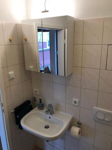 Bad mit Spiegelschrank