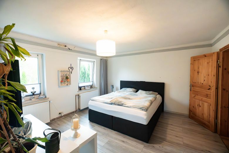 Schlafzimmer 1