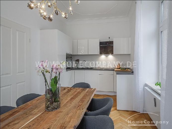 Kernsanierte und hochwertig möblierte 4-Zimmer-Wohnung mit Balkon – 7baff05347ddfa8f4d5417bdb2fcb84db7b80235.jpg
