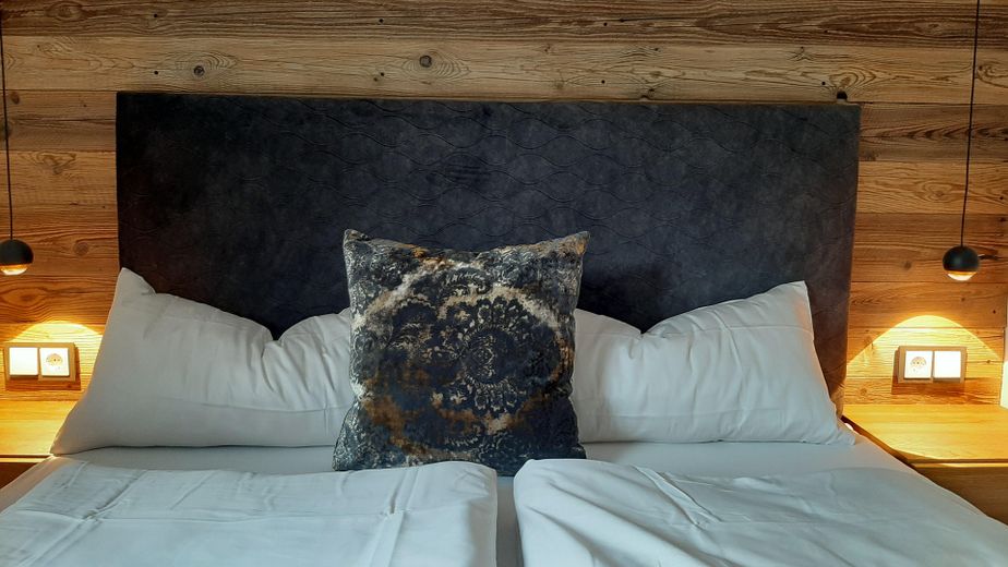 Moderno, pregiato e tranquillo appartamento di 2 locali COMPLETAMENTE ATTREZZATO con ampio balcone esposto a sud a Murnau-Moosrain – Schlafzimmer