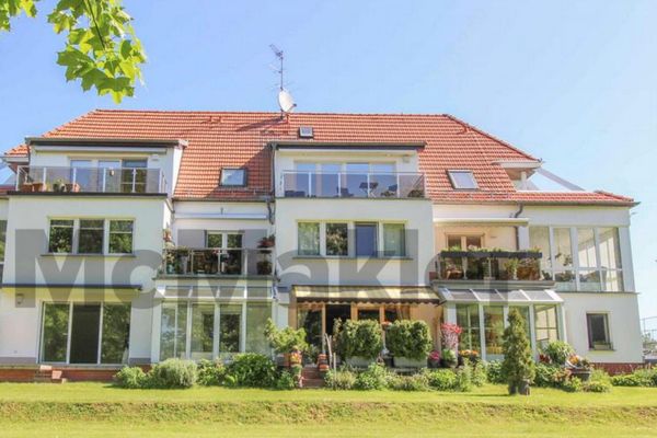 Spacious 3-room ground-floor apartment with conservatory, terrace and underground parking space in Mehrow