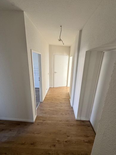 Zentral gelegene, helle 3-Raum Wohnung über 71,67 qm ab 01.08.2026 – Flur