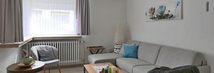 (EF1017_M) Kassel-ciudad: Nord-Holland, pequeña casa residencial amueblada con terraza y terreno, limpieza general incluida.