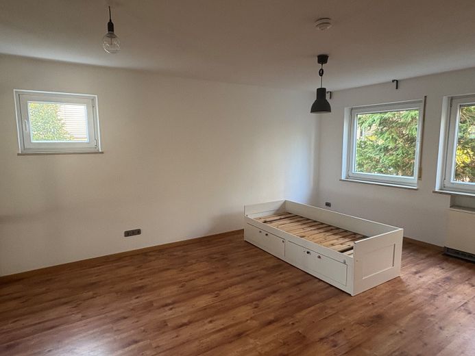 Te huur: woning op de begane grond, ongemeubileerd – Wohn / Schlafbereich