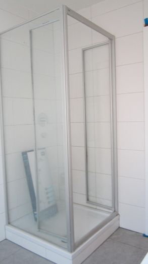 Zentrale ruhige 4,5-Zimmer-Wohnung mit großem Balkon 1. OG in Herrenberg Ziegelfeld von privat – Bad Dusche