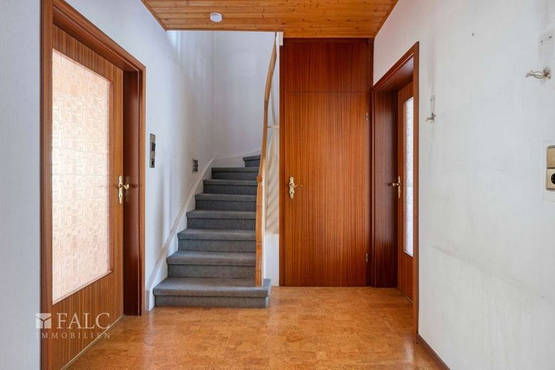 Charmantes Reihenmittelhaus mit Potenzial in Bilderstöckchen – Flur
