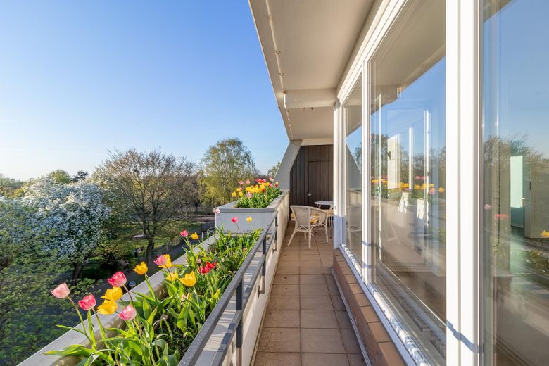 Designer terrace apartment (18 min. central station) nature, parking space (only temporarily 6-12 months) 1,700 € incl. additional costs – Terasse / Balkon