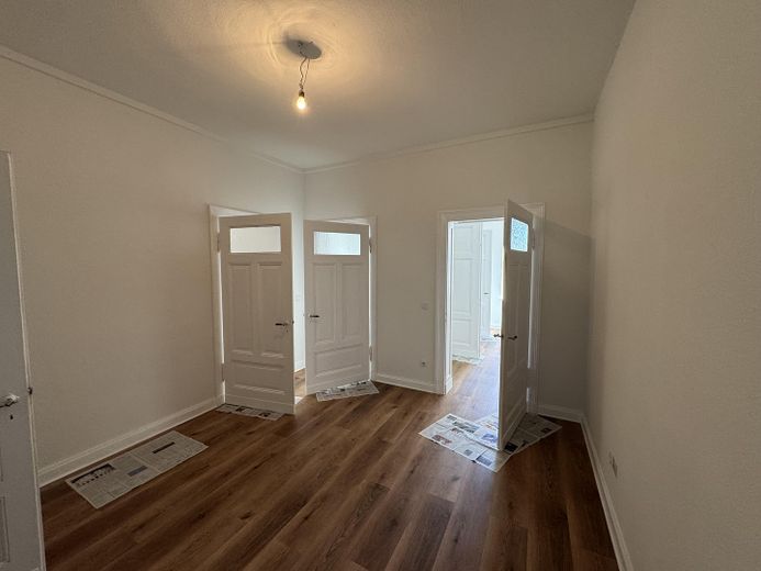 Rarität im Altbau mit Balkon – Flur 1